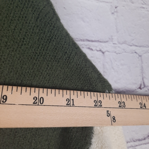 Hem & Thread Color-Block Soft Knit Sweater - Picture 10 of 12